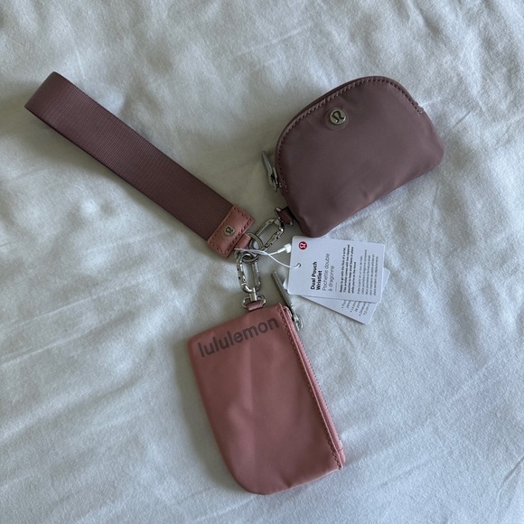 65🆕 Lululemon Dual Pouch Wristlet Pink Pastel Twilight Rose - Picture 1 of 5